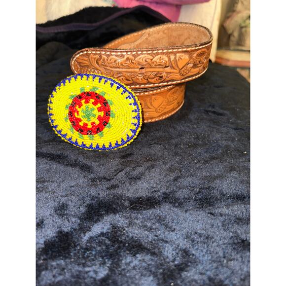 VINTAGE UNISEX WESTERN TOOLED LEATHER BELT W/ YELLOW NATIVE BEADED BUCKLE 30 main image 8